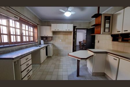 Casa à venda com 405m², 5 quartos e 4 vagas