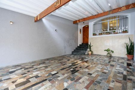 Casa à venda com 180m², 3 quartos e 4 vagas Casa à venda com 180m², 3 quartos e 4 vagasGaragem 1