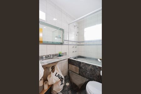 Casa à venda com 180m², 3 quartos e 4 vagas Casa à venda com 180m², 3 quartos e 4 vagasBanheiro da Suíte 1