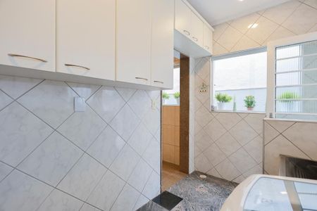 Casa à venda com 180m², 3 quartos e 4 vagas Casa à venda com 180m², 3 quartos e 4 vagasÁrea de serviço