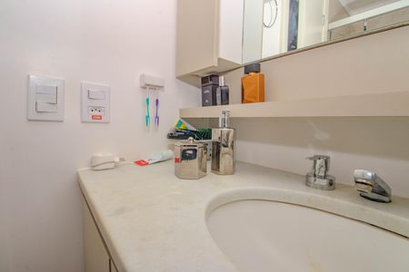 Apartamento à venda com 65m², 2 quartos e 2 vagasBanheiro da Suíte