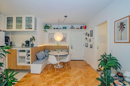 Sala de apartamento à venda com 2 quartos, 65m² em Petrópolis, Porto Alegre