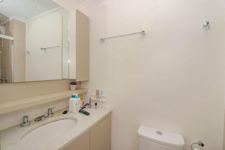 Apartamento à venda com 65m², 2 quartos e 2 vagasBanheiro da Suíte