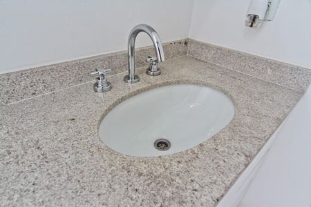 Apartamento à venda com 88m², 2 quartos e 1 vaga Apartamento à venda com 88m², 2 quartos e 1 vagaBanheiro da Suíte 2