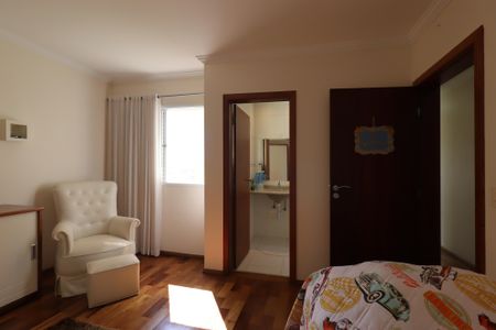 Casa à venda com 257m², 3 quartos e 4 vagasSuíte 2