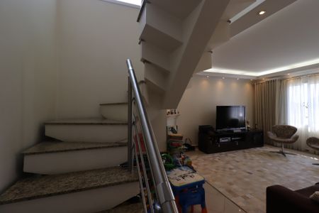 Casa à venda com 257m², 3 quartos e 4 vagasEscada