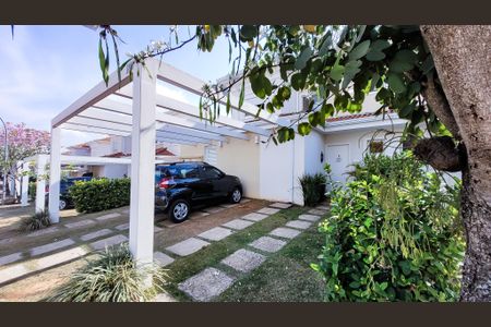 Casa de condomínio à venda com 150m², 3 quartos e 2 vagas Casa de condomínio à venda com 150m², 3 quartos e 2 vagasFachada