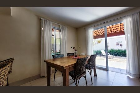 Casa de condomínio à venda com 150m², 3 quartos e 2 vagas Casa de condomínio à venda com 150m², 3 quartos e 2 vagasSala de Jantar