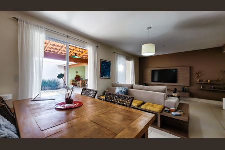 Casa de condomínio à venda com 150m², 3 quartos e 2 vagas Casa de condomínio à venda com 150m², 3 quartos e 2 vagasSala de Jantar