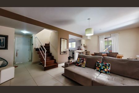 Casa de condomínio à venda com 150m², 3 quartos e 2 vagas Casa de condomínio à venda com 150m², 3 quartos e 2 vagasSala