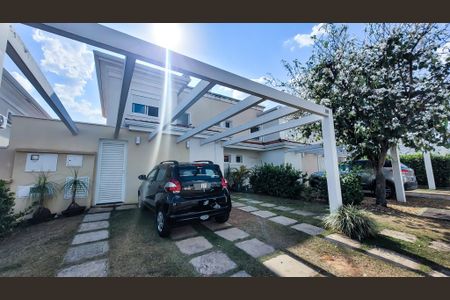 Casa de condomínio à venda com 150m², 3 quartos e 2 vagas Casa de condomínio à venda com 150m², 3 quartos e 2 vagasFachada