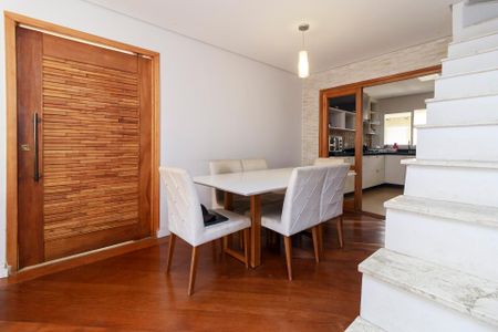 Casa à venda com 192m², 2 quartos e 2 vagas Casa à venda com 192m², 2 quartos e 2 vagasSala