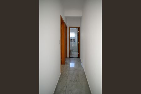 Corredor de apartamento para alugar com 2 quartos, 70m² em Vila Liviero, São Paulo