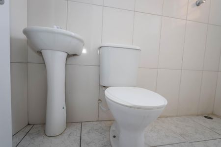 Banheiro da Suite de casa para alugar com 1 quarto, 40m² em Jardim Miriam, São Paulo