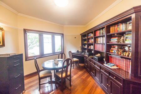 Casa de condomínio à venda com 703m², 4 quartos e 4 vagasEscritório