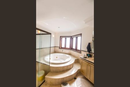 Casa de condomínio à venda com 703m², 4 quartos e 4 vagasBanheiro da Suíte 1