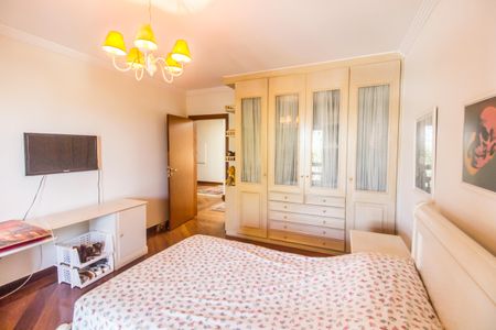 Casa de condomínio à venda com 703m², 4 quartos e 4 vagasSuíte 2