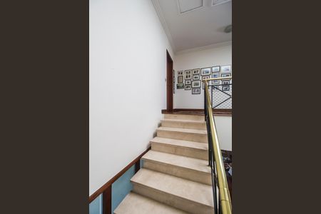 Casa de condomínio à venda com 703m², 4 quartos e 4 vagasEscada