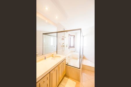 Casa de condomínio à venda com 703m², 4 quartos e 4 vagasBanheiro da Suíte 2