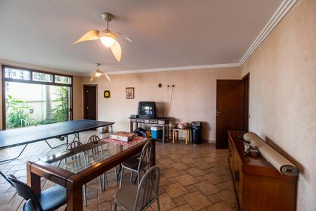 Casa de condomínio à venda com 703m², 4 quartos e 4 vagasÁrea comum - Salão de festas