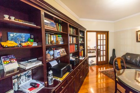 Casa de condomínio à venda com 703m², 4 quartos e 4 vagasEscritório