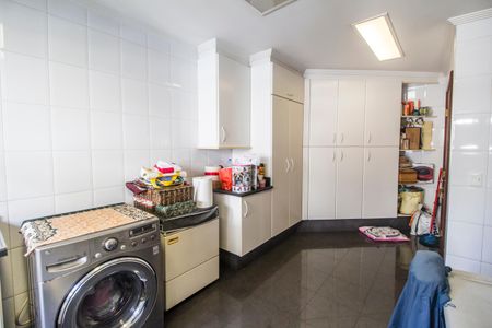 Casa de condomínio à venda com 703m², 4 quartos e 4 vagasÁrea de Serviço