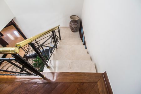 Casa de condomínio à venda com 703m², 4 quartos e 4 vagasEscada