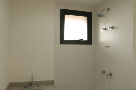 Banheiro de kitnet/studio para alugar com 1 quarto, 22m² em Perdizes, São Paulo