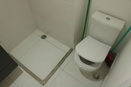 Banheiro de kitnet/studio para alugar com 1 quarto, 22m² em Perdizes, São Paulo