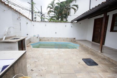 Casa à venda com 140m², 3 quartos e 2 vagasPiscina