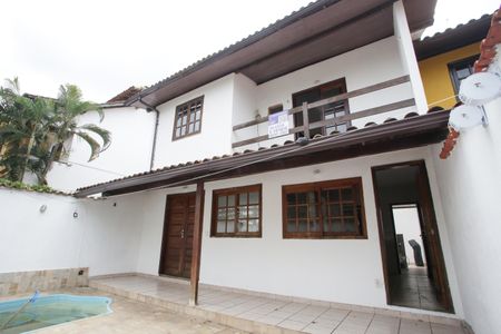 Casa à venda com 140m², 3 quartos e 2 vagasFrente da Casa