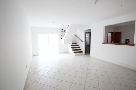 Casa à venda com 140m², 3 quartos e 2 vagasSala