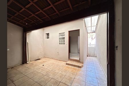 Casa à venda com 180m², 2 quartos e 2 vagasQuintal