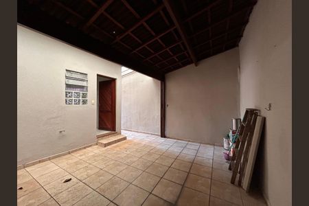Casa à venda com 180m², 2 quartos e 2 vagasQuintal