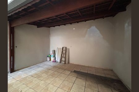Casa à venda com 180m², 2 quartos e 2 vagasQuintal