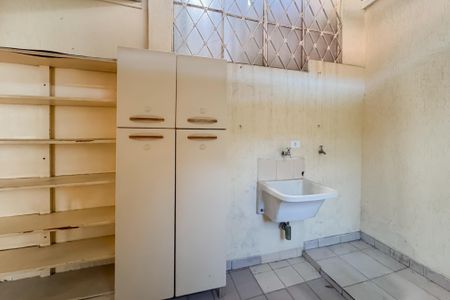 Casa à venda com 180m², 4 quartos e 1 vagaÁrea de Serviço