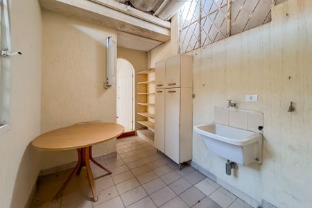 Casa à venda com 180m², 4 quartos e 1 vagaÁrea de Serviço