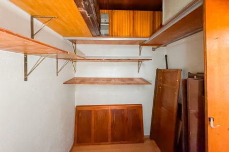 Casa à venda com 180m², 4 quartos e 1 vagaQuarto 2 - Armários 