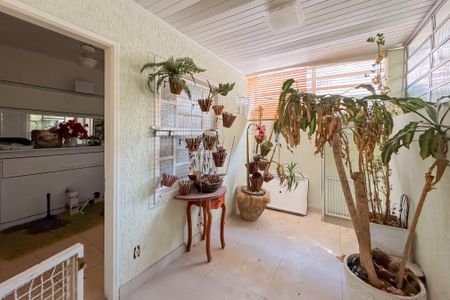 Casa à venda com 180m², 4 quartos e 1 vagaÁrea de Serviço