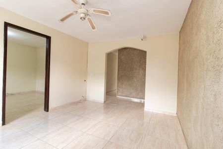 Casa para alugar com 405m², 4 quartos e 6 vagas Casa para alugar com 405m², 4 quartos e 6 vagasSala 1