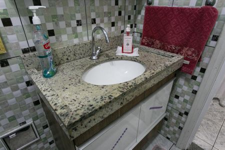 Casa à venda com 83m², 2 quartos e 1 vagaBanheiro