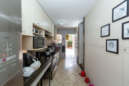 Casa à venda com 180m², 4 quartos e 2 vagas Casa à venda com 180m², 4 quartos e 2 vagasCozinha