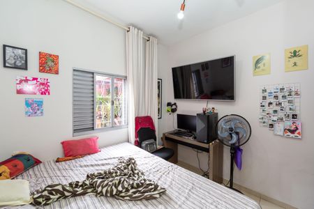 Casa à venda com 180m², 4 quartos e 2 vagas Casa à venda com 180m², 4 quartos e 2 vagasQuarto 2