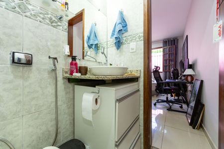 Casa à venda com 180m², 4 quartos e 2 vagas Casa à venda com 180m², 4 quartos e 2 vagasBanheiro da Suíte 2