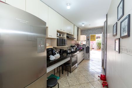 Casa à venda com 180m², 4 quartos e 2 vagas Casa à venda com 180m², 4 quartos e 2 vagasCozinha