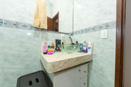 Casa à venda com 180m², 4 quartos e 2 vagas Casa à venda com 180m², 4 quartos e 2 vagasBanheiro 2