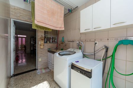 Casa à venda com 180m², 4 quartos e 2 vagas Casa à venda com 180m², 4 quartos e 2 vagasÁrea de Serviço