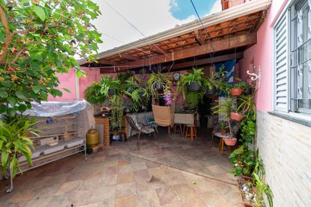 Casa à venda com 180m², 4 quartos e 2 vagas Casa à venda com 180m², 4 quartos e 2 vagasÁrea Externa