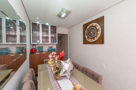 Casa à venda com 180m², 4 quartos e 2 vagas Casa à venda com 180m², 4 quartos e 2 vagasSala