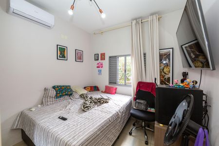 Casa à venda com 180m², 4 quartos e 2 vagas Casa à venda com 180m², 4 quartos e 2 vagasQuarto 2